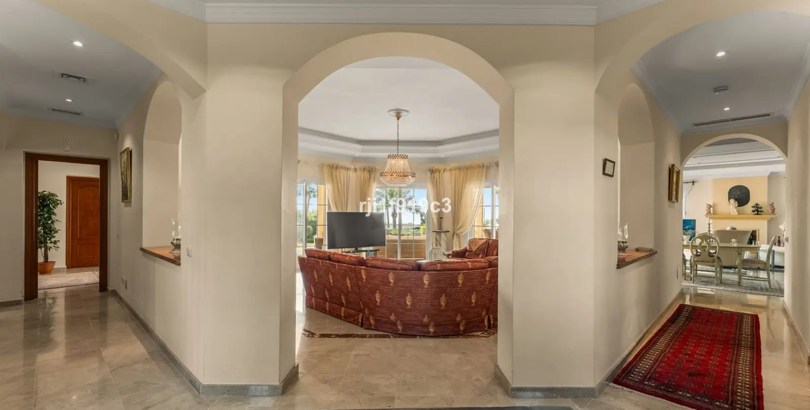 Продажа  отдельно стоящей виллы в Elviria 14