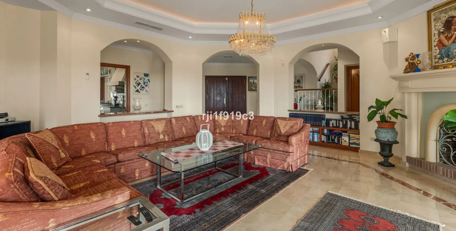 Продажа  отдельно стоящей виллы в Elviria 15