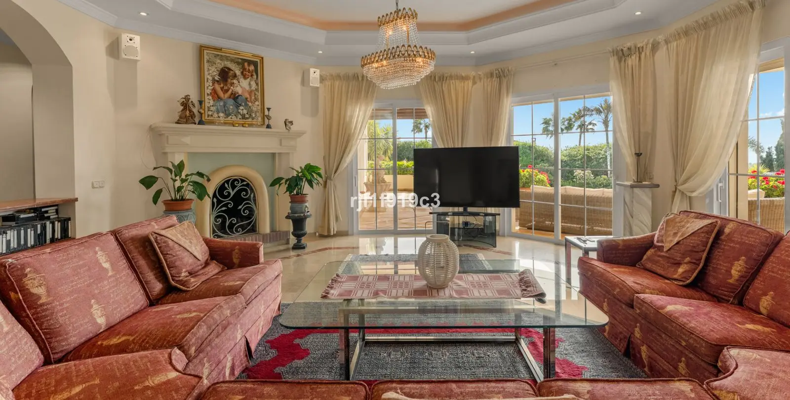 Продажа  отдельно стоящей виллы в Elviria 16