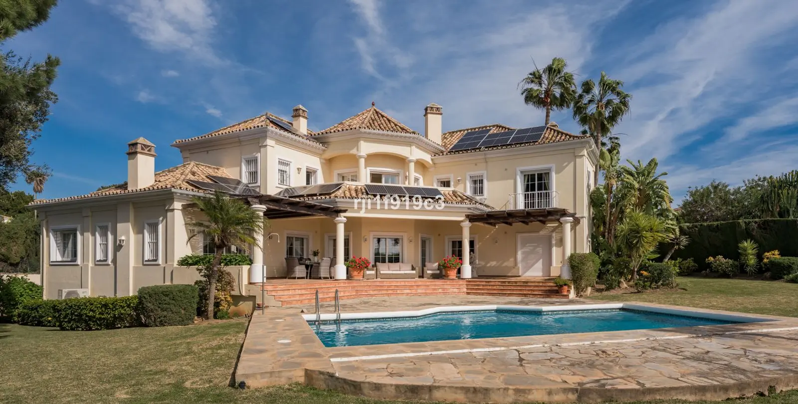 Продажа  отдельно стоящей виллы в Elviria 20