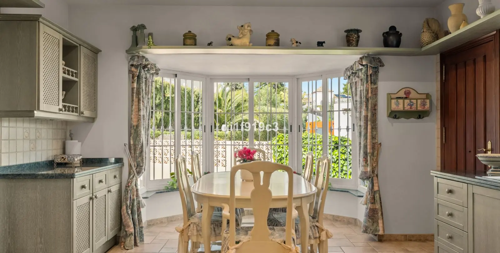 Продажа  отдельно стоящей виллы в Elviria 26