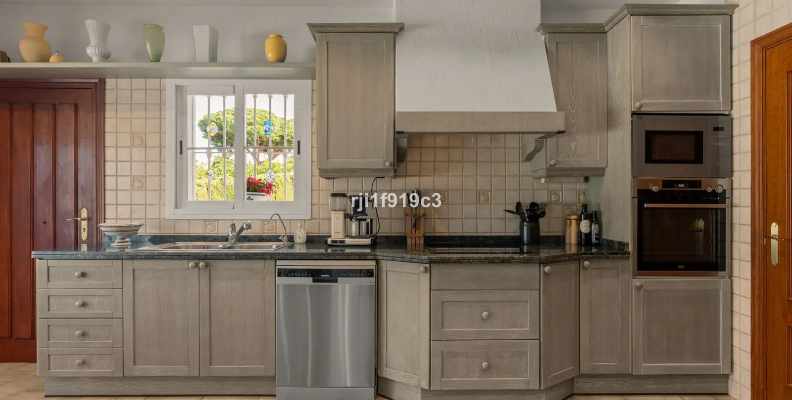 Продажа  отдельно стоящей виллы в Elviria 28