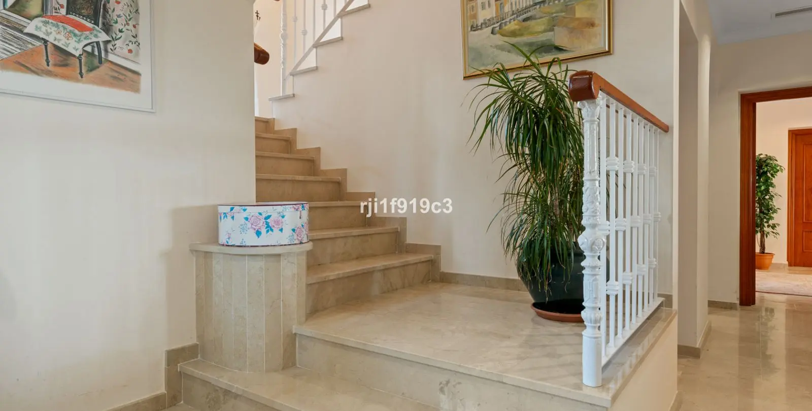 Продажа  отдельно стоящей виллы в Elviria 30