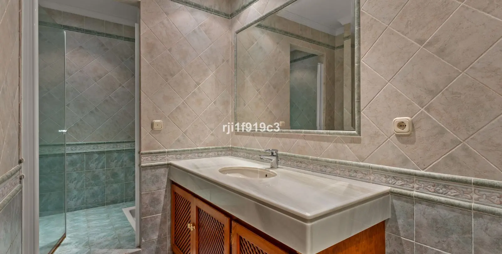 Продажа  отдельно стоящей виллы в Elviria 41