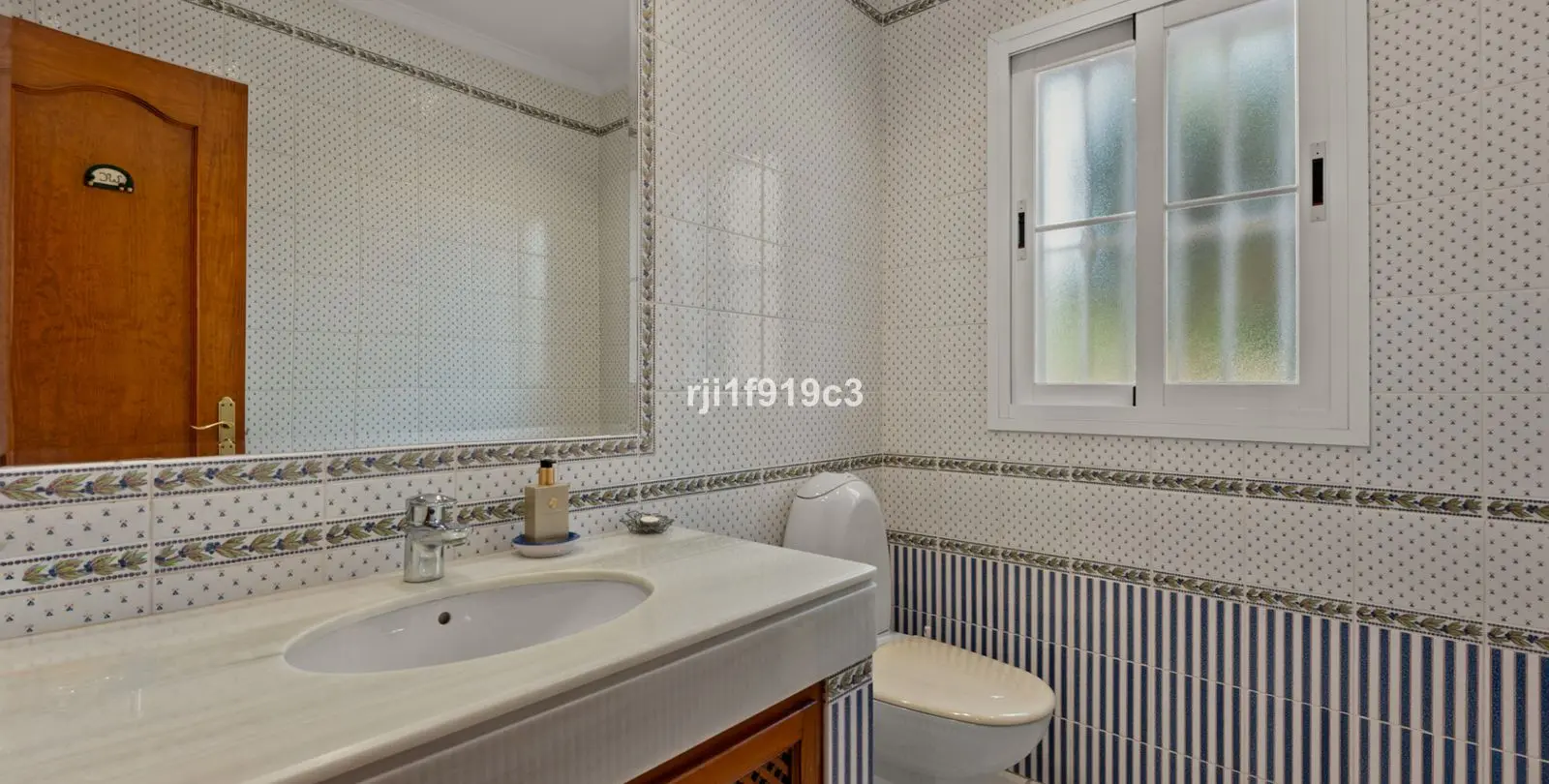 Продажа  отдельно стоящей виллы в Elviria 42