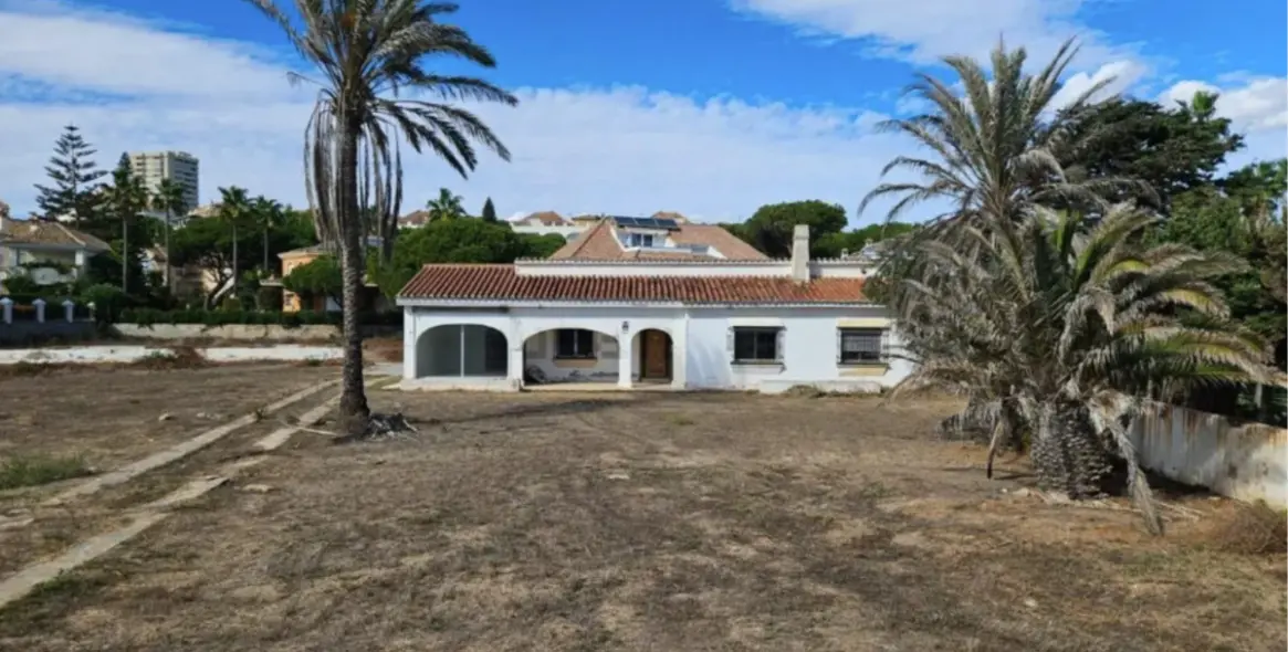 Sale of residential plot in El Rosario 8
