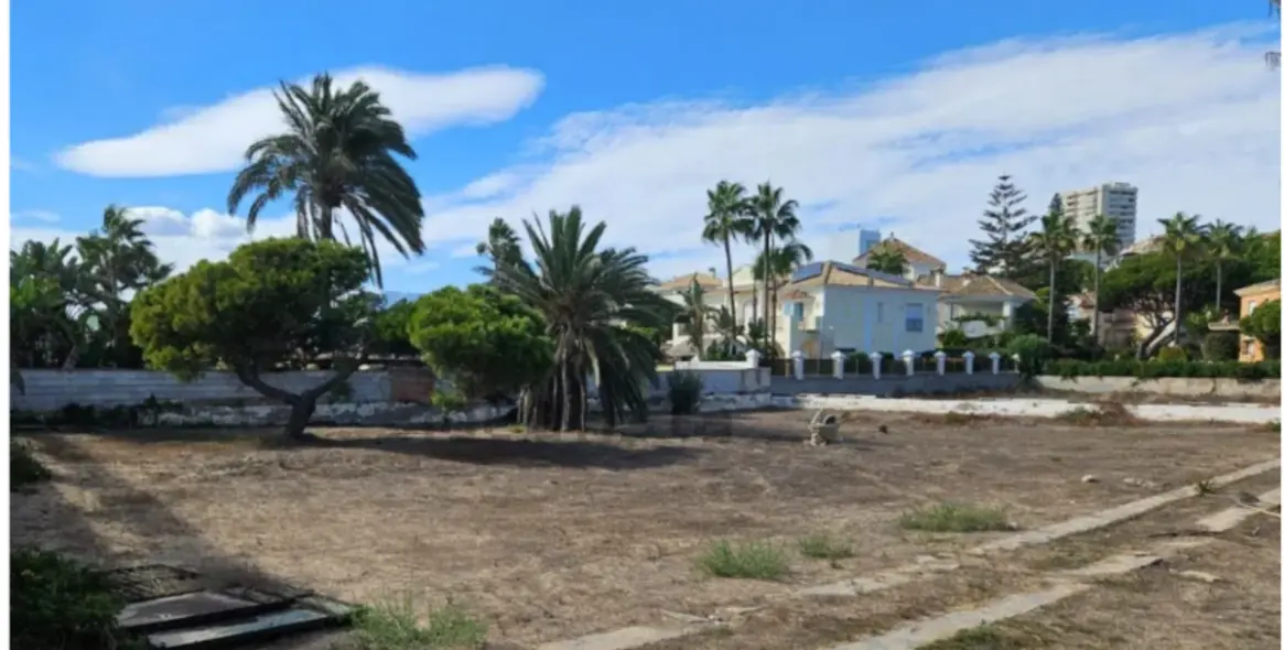 Sale of residential plot in El Rosario 9