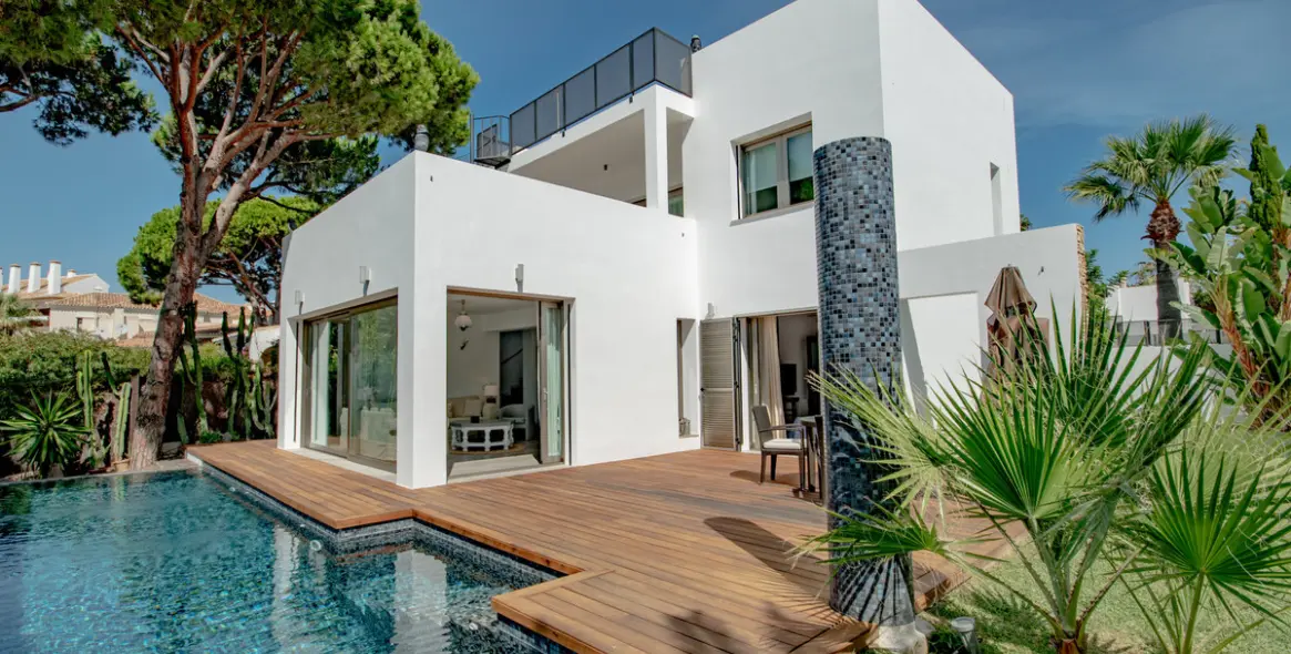 Long-term rent of detached villa in Las Chapas 1