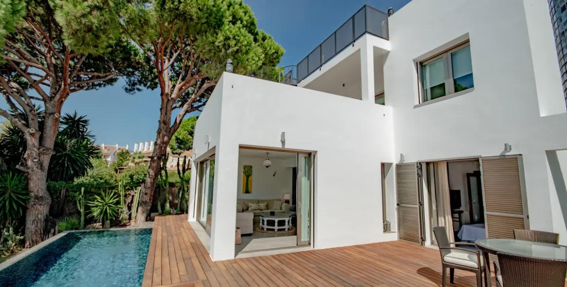 Long-term rent of detached villa in Las Chapas 2