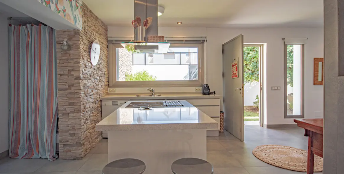 Long-term rent of detached villa in Las Chapas 12