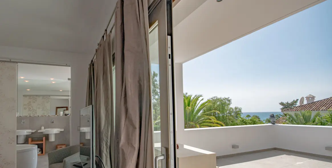 Long-term rent of detached villa in Las Chapas 17