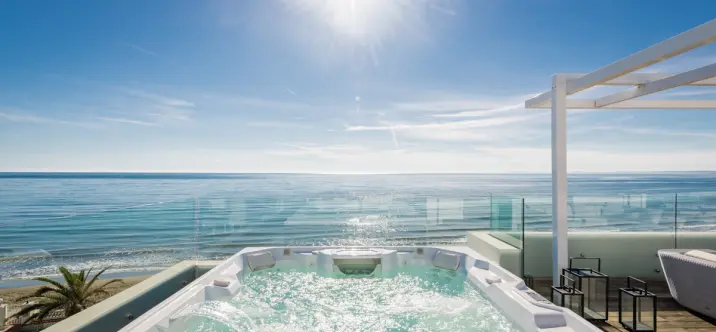 Short-term rent of detached villa in Costabella 1