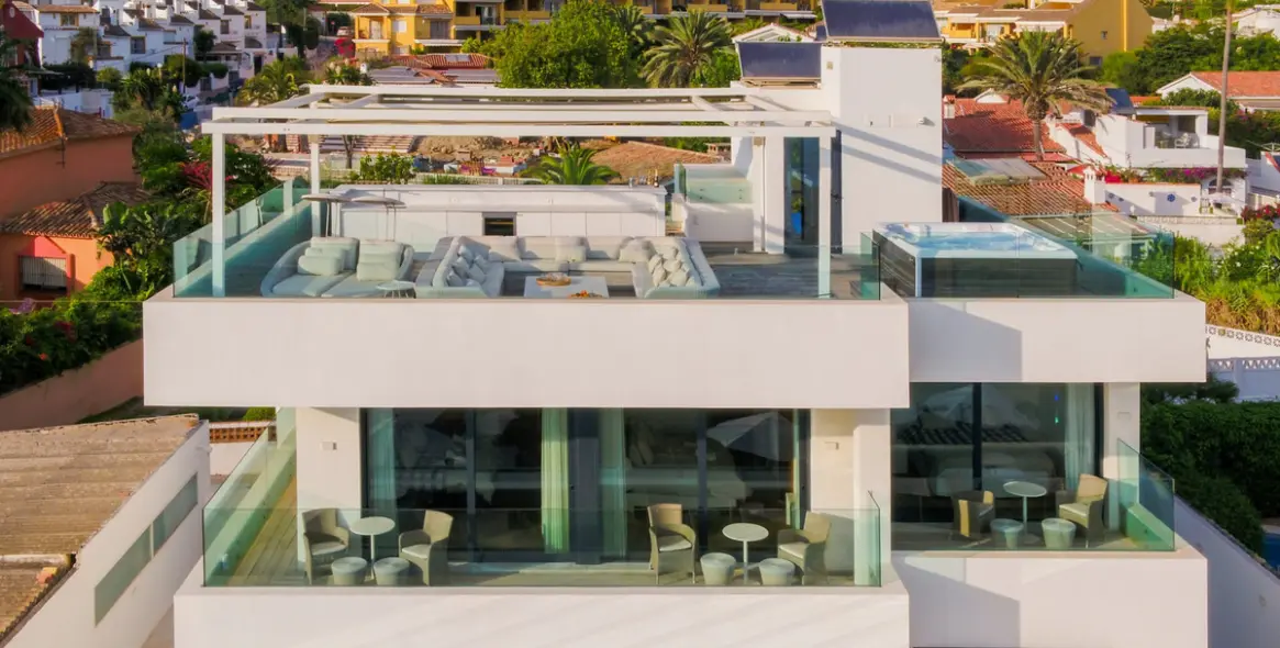 Short-term rent of detached villa in Costabella 12