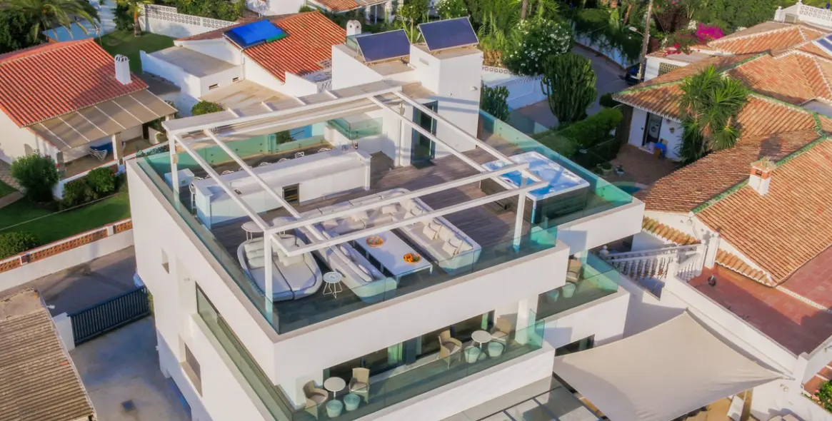 Short-term rent of detached villa in Costabella 13