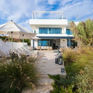 Short-term rent of detached villa in Costabella