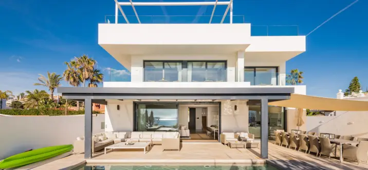 Short-term rent of detached villa in Costabella 2