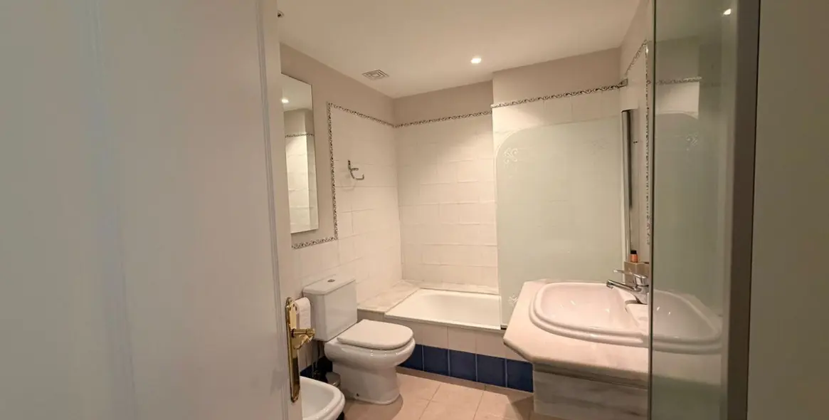 Долгосрочная аренда апартаментов на первом этаже в Guadalmina Alta 15