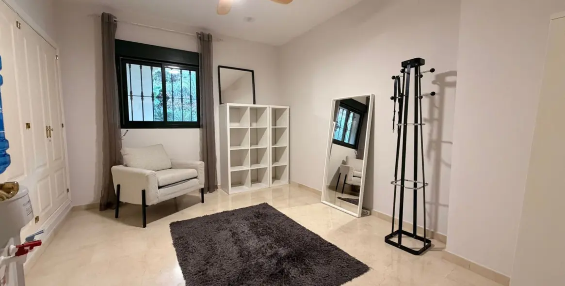 Долгосрочная аренда апартаментов на первом этаже в Guadalmina Alta 20