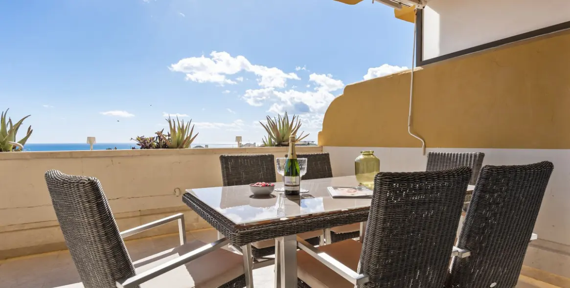 Sale of middle floor apartment in Selwo 3