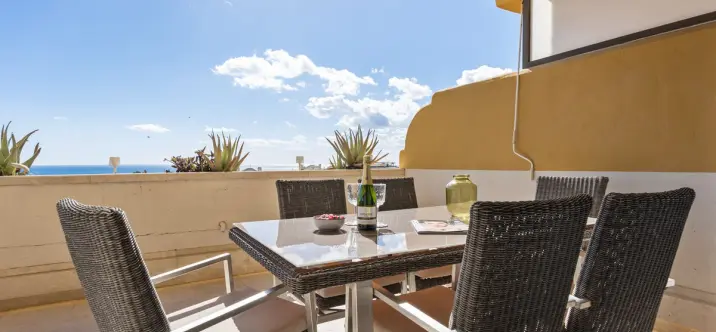 Sale of middle floor apartment in Selwo 2