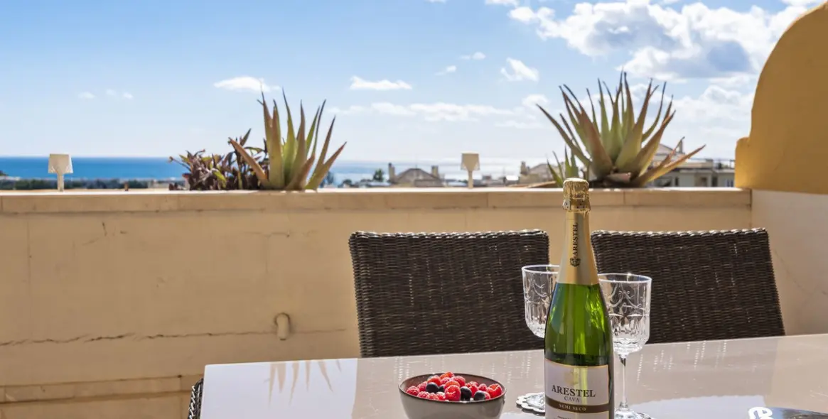 Sale of middle floor apartment in Selwo 4