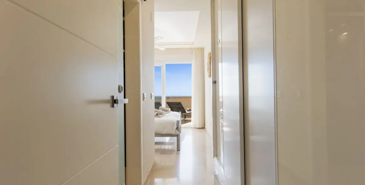 Sale of middle floor apartment in Selwo 21