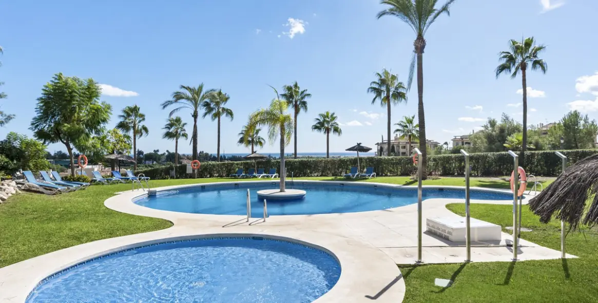 Sale of middle floor apartment in Selwo 23