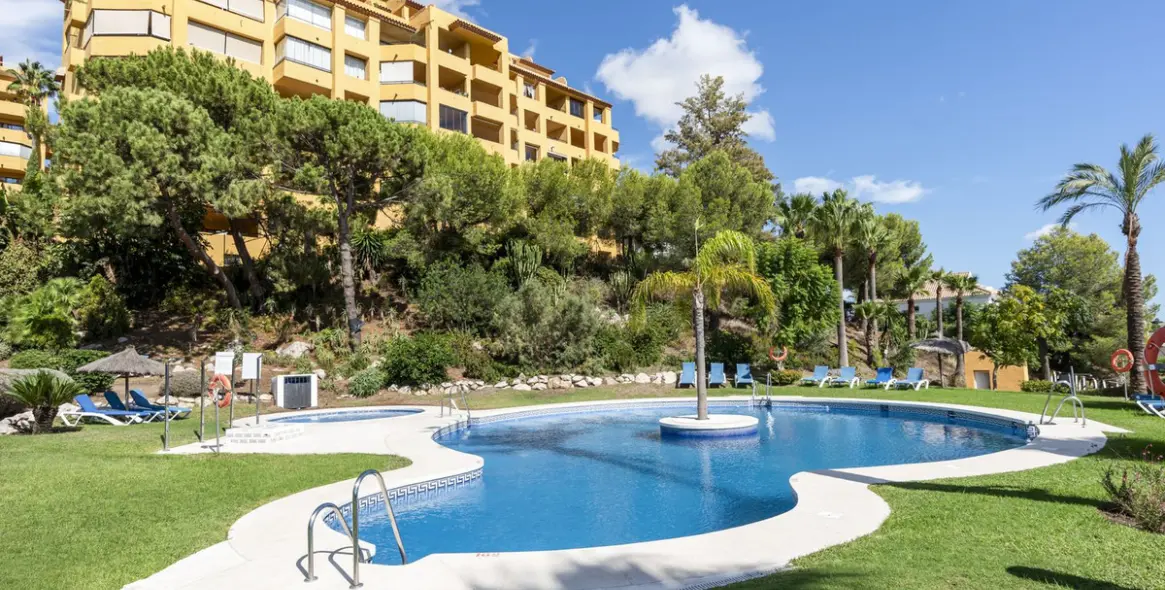 Sale of middle floor apartment in Selwo 24