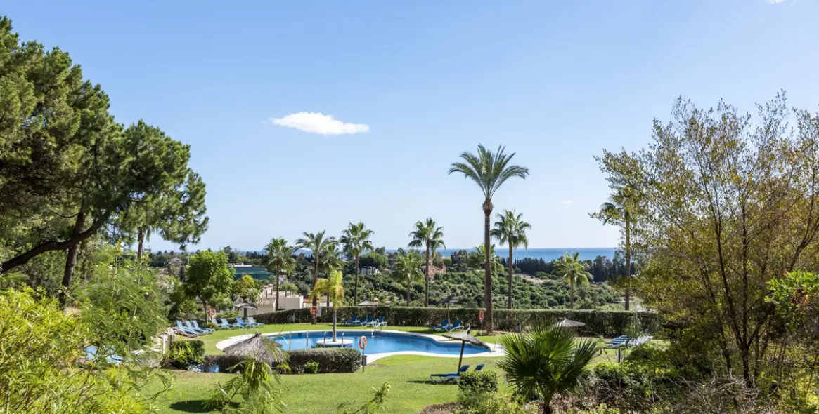 Sale of middle floor apartment in Selwo 26