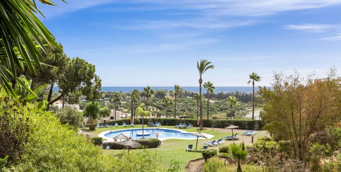 Sale of middle floor apartment in Selwo 27