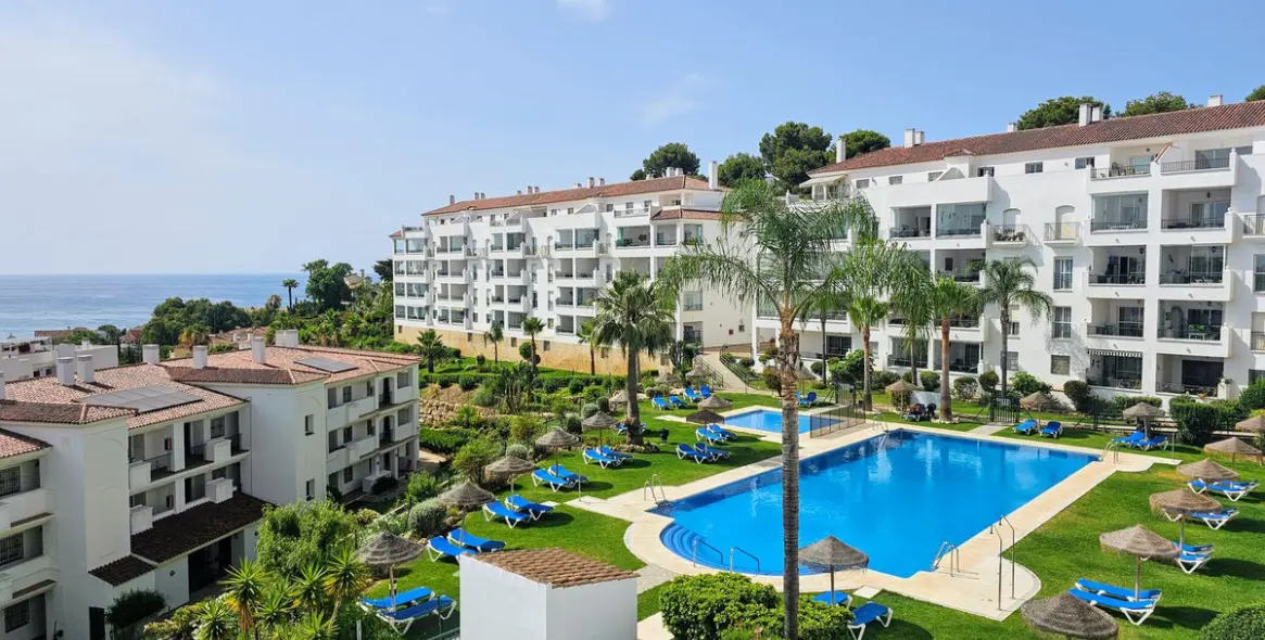 Sale of middle floor apartment in Miraflores 1