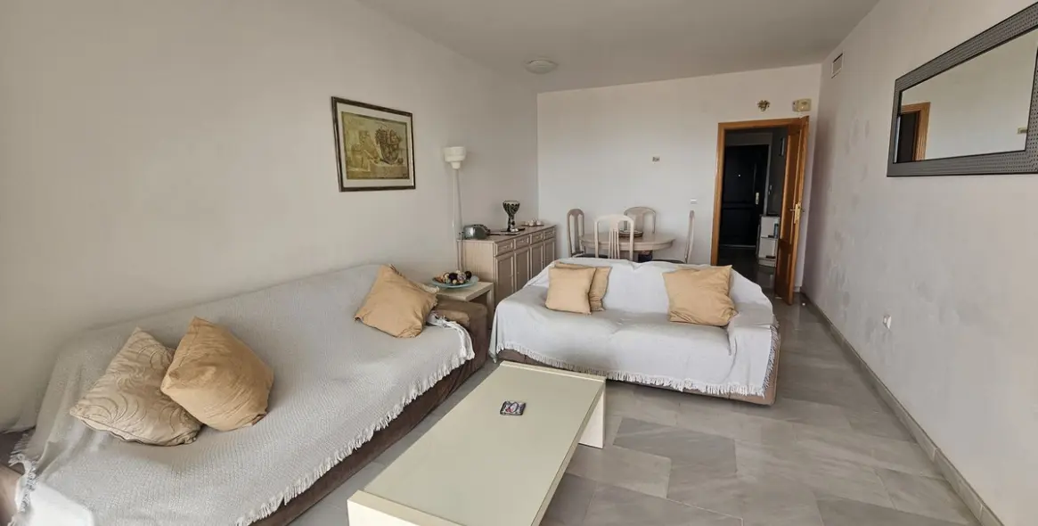 Sale of middle floor apartment in Miraflores 3