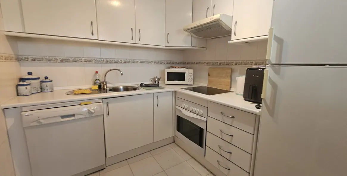 Sale of middle floor apartment in Miraflores 4