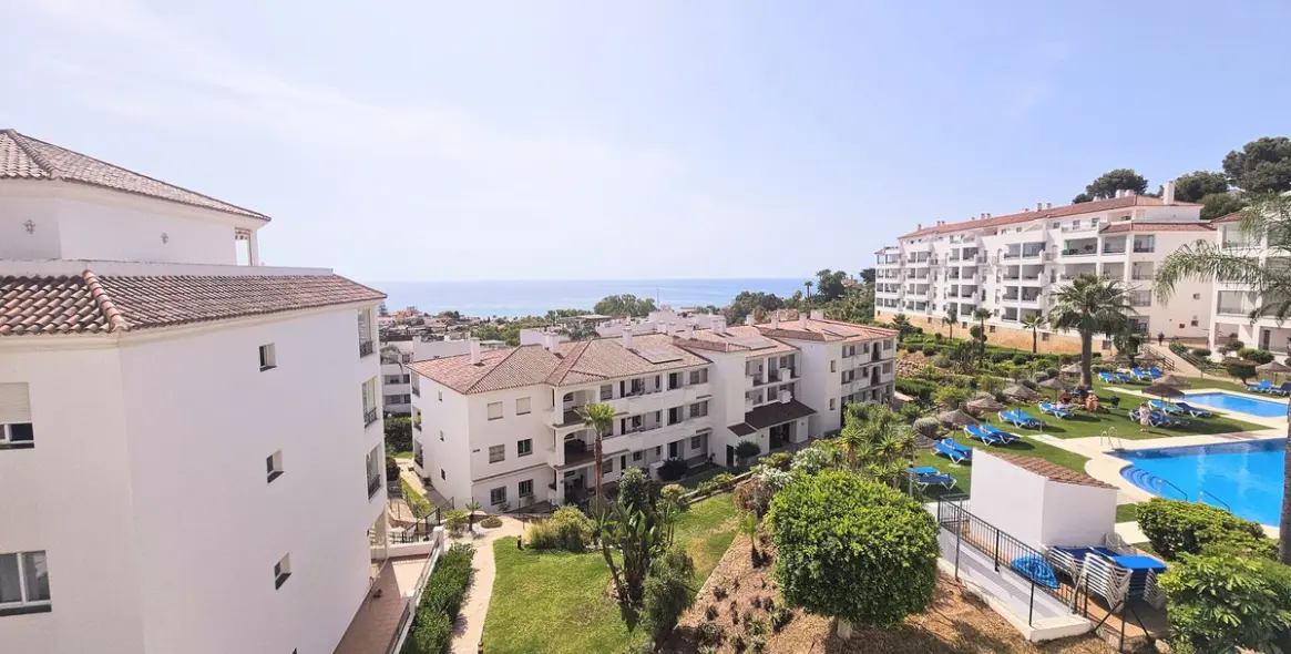 Sale of middle floor apartment in Miraflores 6
