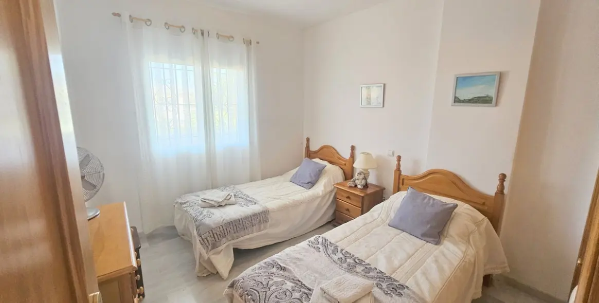 Sale of middle floor apartment in Miraflores 10