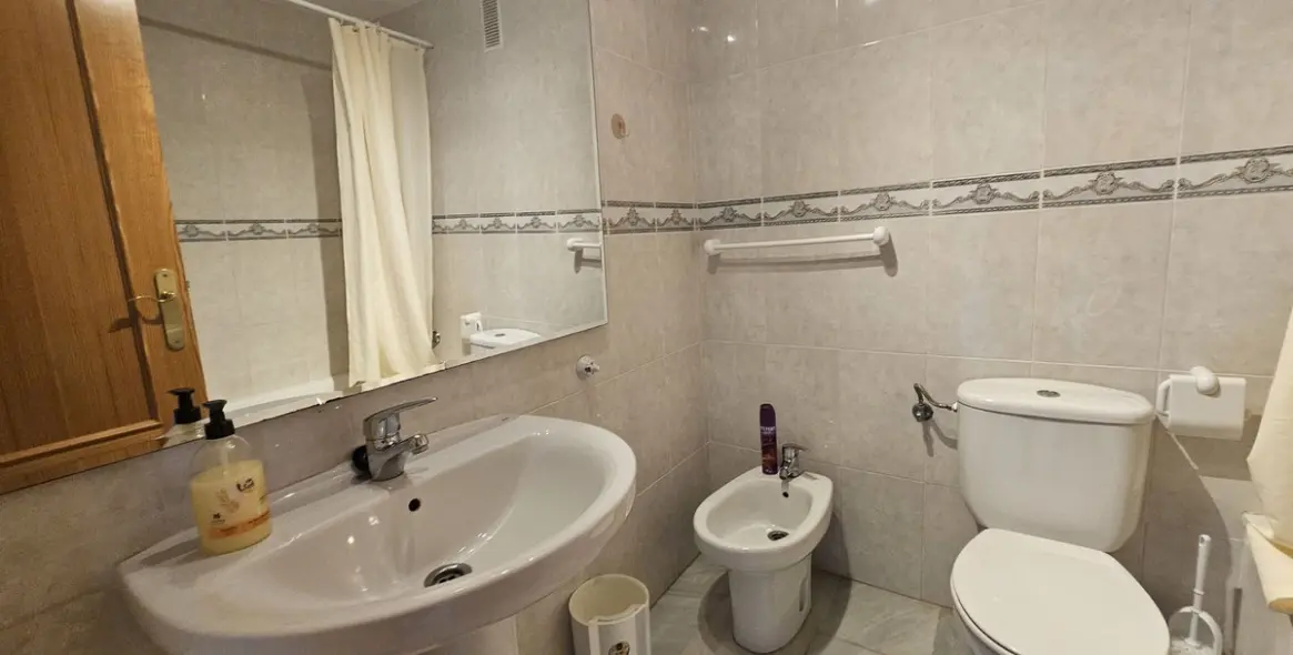 Sale of middle floor apartment in Miraflores 11