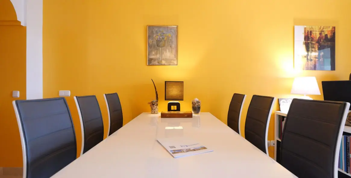 Продажа апартаментов на первом этаже в Calahonda 4