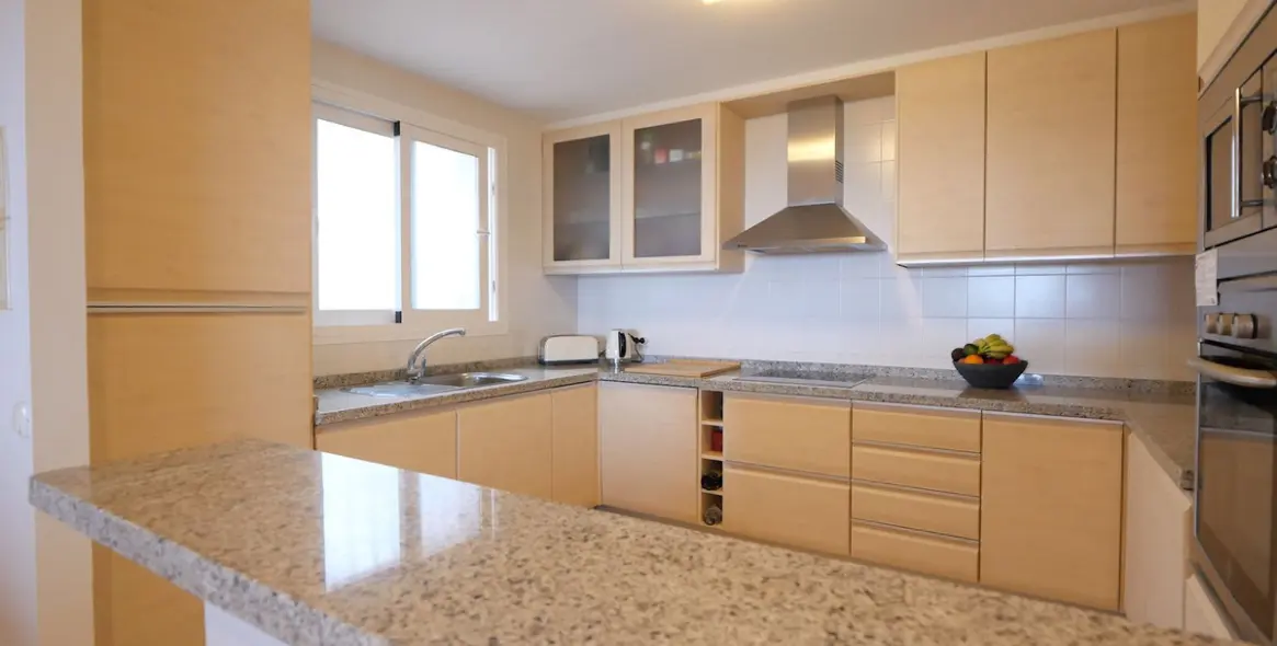 Продажа апартаментов на первом этаже в Calahonda 5