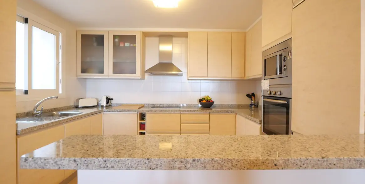 Продажа апартаментов на первом этаже в Calahonda 7