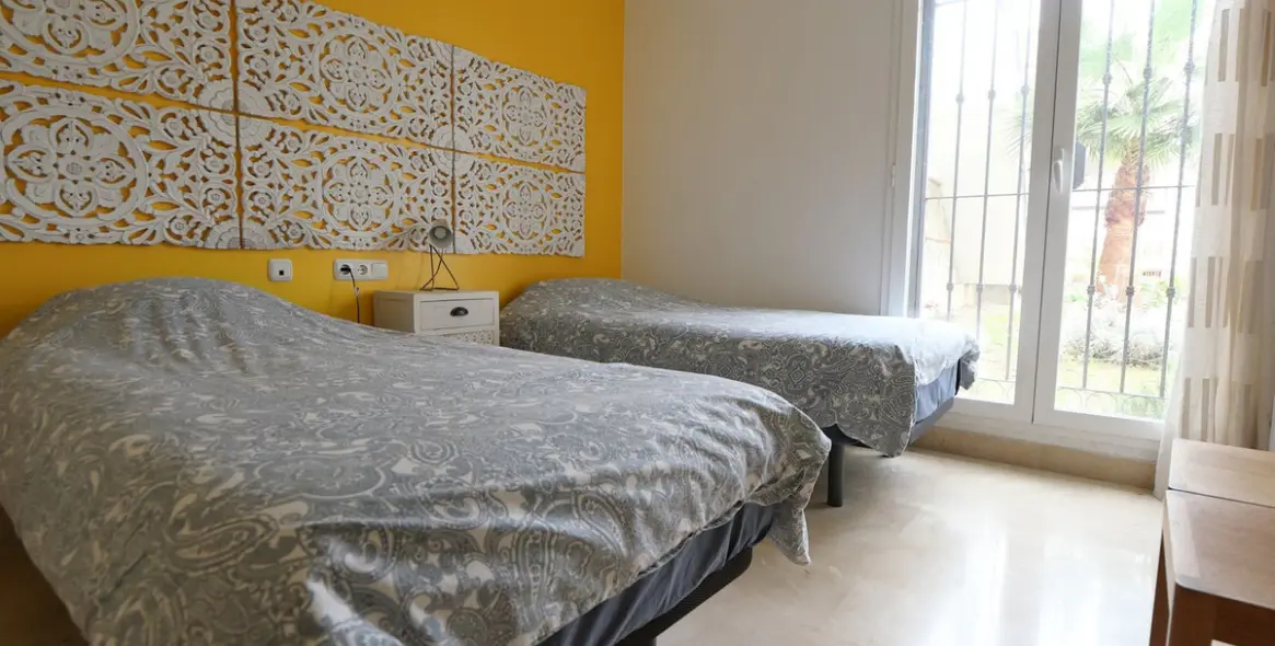 Продажа апартаментов на первом этаже в Calahonda 12