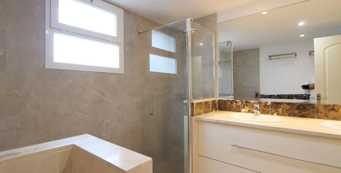 Продажа апартаментов на первом этаже в Calahonda 14