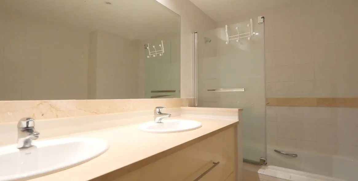 Продажа апартаментов на первом этаже в Calahonda 15