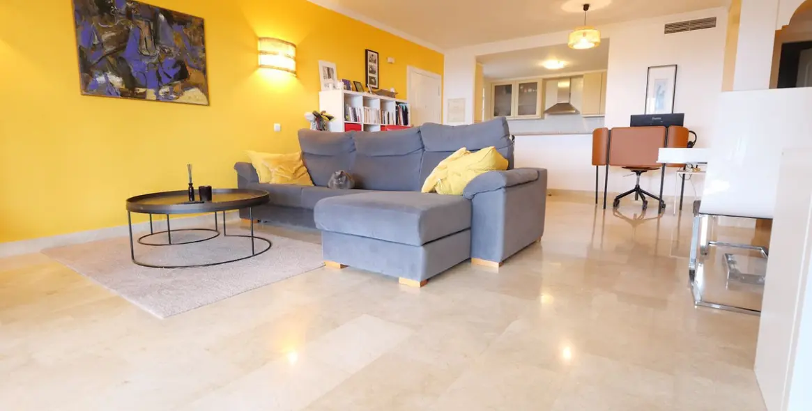 Продажа апартаментов на первом этаже в Calahonda 17