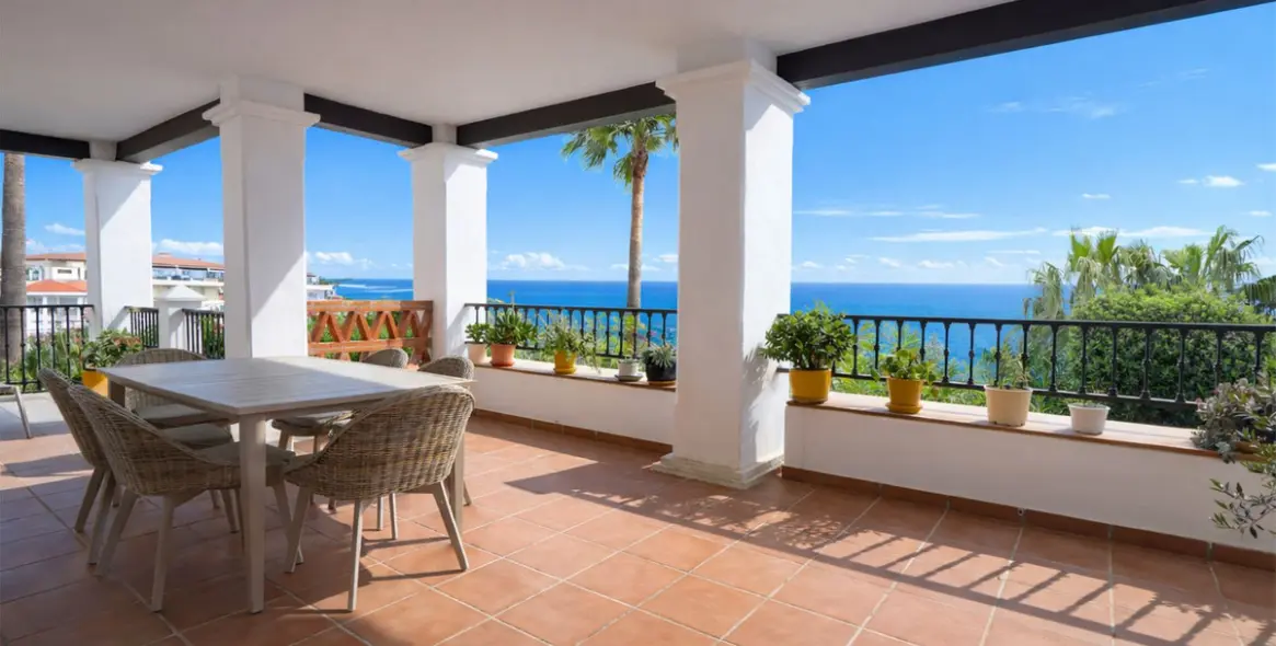 Продажа апартаментов на первом этаже в Calahonda 19