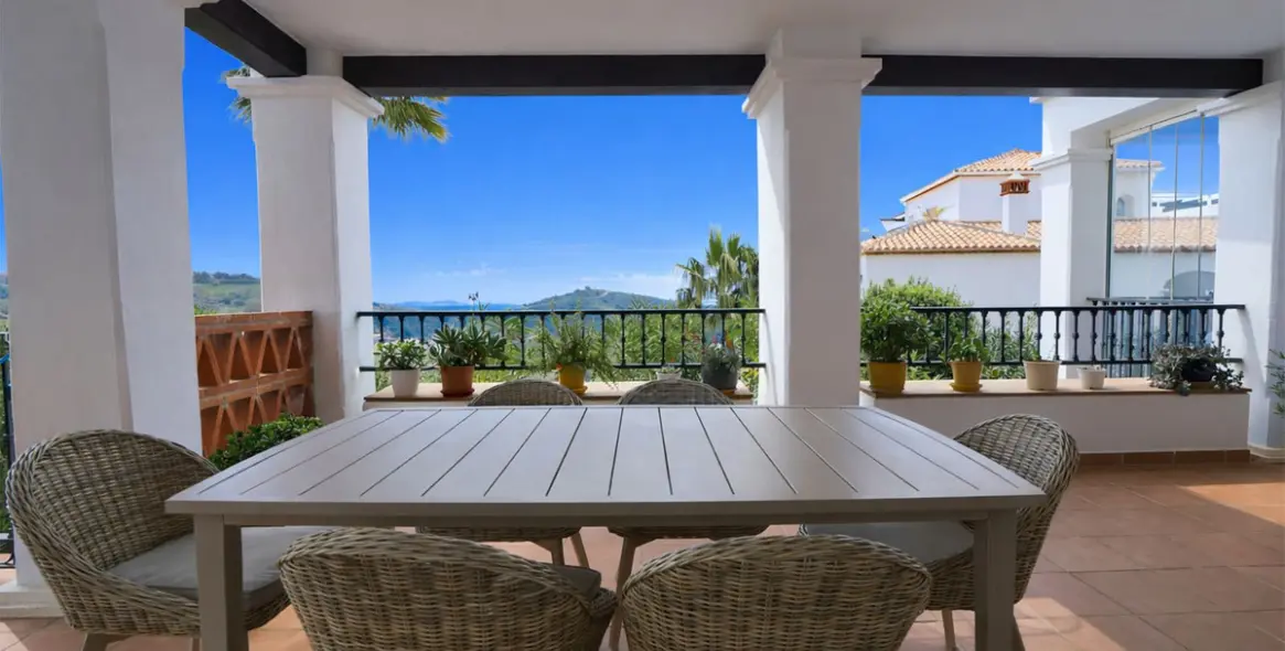 Sale of ground floor apartment in Calahonda 22