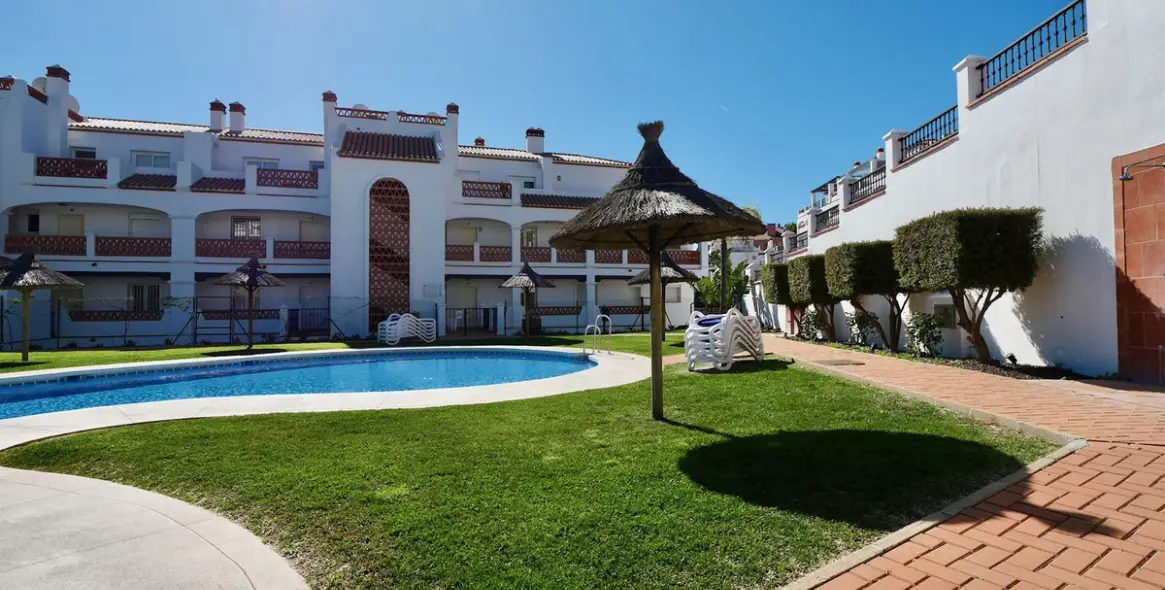 Sale of ground floor apartment in Calahonda 24