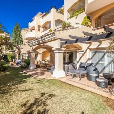 Продажа апартаментов на первом этаже в Elviria