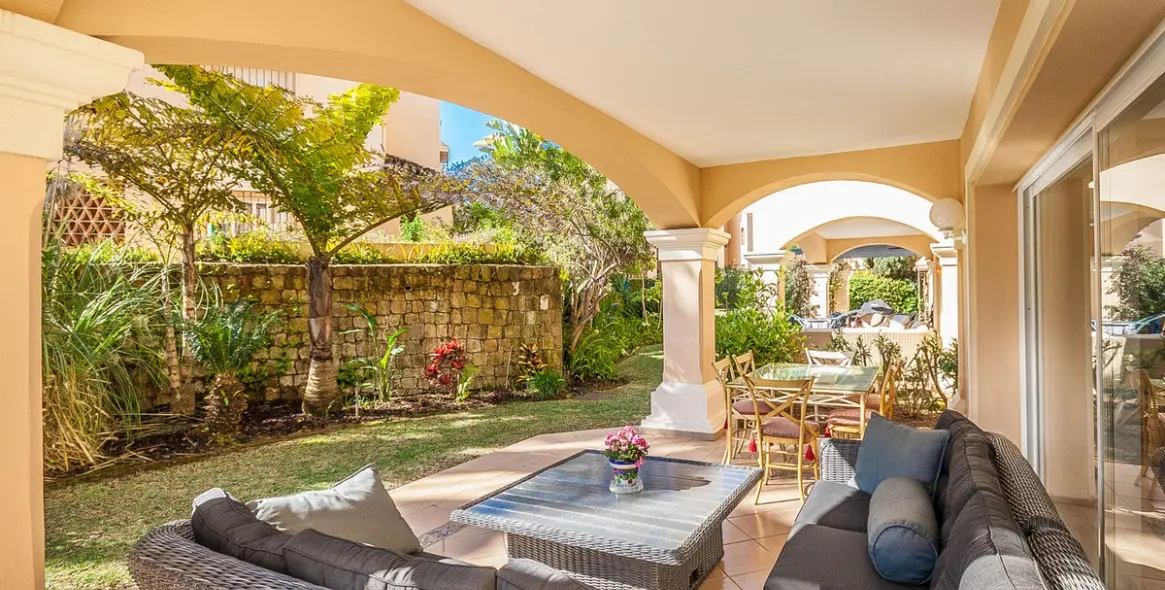 Sale of ground floor apartment in Elviria 2