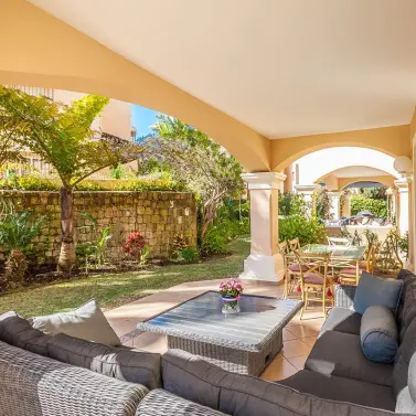 Продажа апартаментов на первом этаже в Elviria