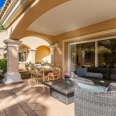 Продажа апартаментов на первом этаже в Elviria